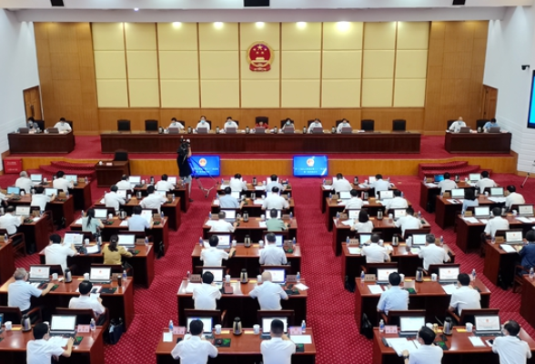 湖南省十三届人大常委会举行第三十二次会议