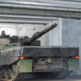 波兰向乌克兰交付第一批翻新的“豹”式坦克