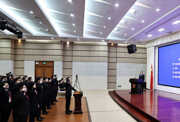 省政府举行新任命的国家工作人员宪法宣誓仪式 毛伟明监誓