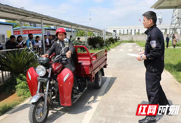 摩托车“驾考热”来袭！石门交警积极应对驾考业务高峰