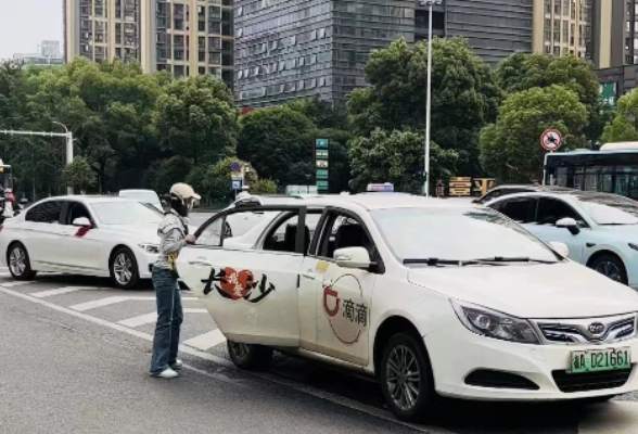 司机多订单少，长沙等多地发布网约车饱和预警