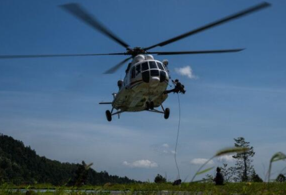 燃！直升机悬停山间 长沙特警携“飞侠”空中索降