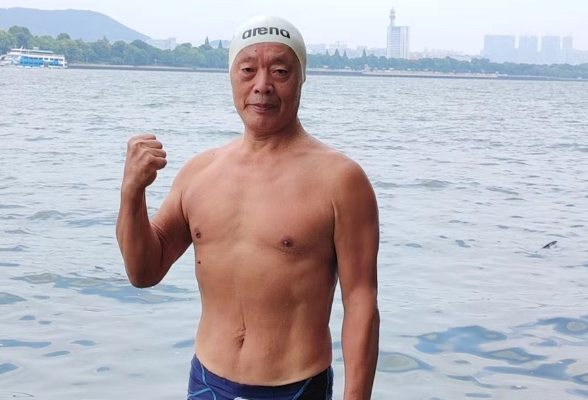 “花样”跳活力四射！长沙也有跳水大爷了