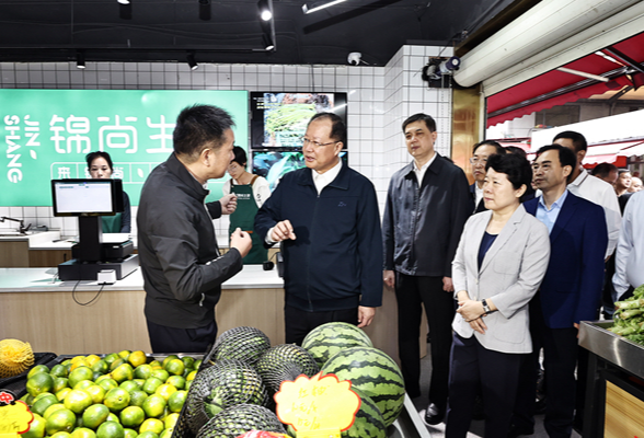 国庆长假首日，毛伟明在长沙检查市场供应和安全生产