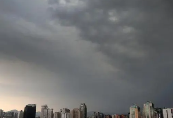 今天湖南阴雨天气持续 湘北局地暴雨并伴强对流