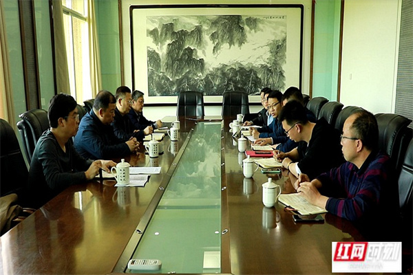 校党委召开座谈会，欢送驻村乡村振兴工作队。（李沙沙 摄）.jpg