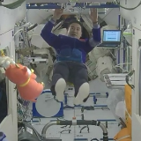 太空视频更新啦！快看闲不住的翟志刚