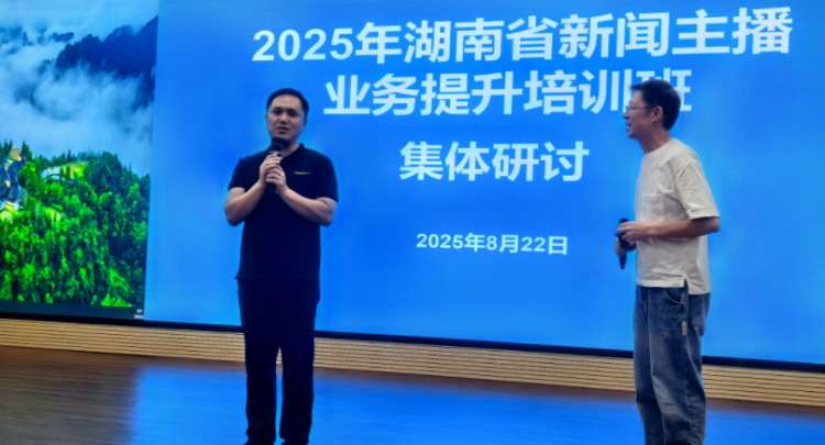 主播田间 “传经”，振兴一线 “破题”