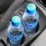 生活提醒：夏日车内气温高 矿泉水别放车里