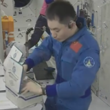 视频丨vlog上新！神十三乘组开箱太空针灸