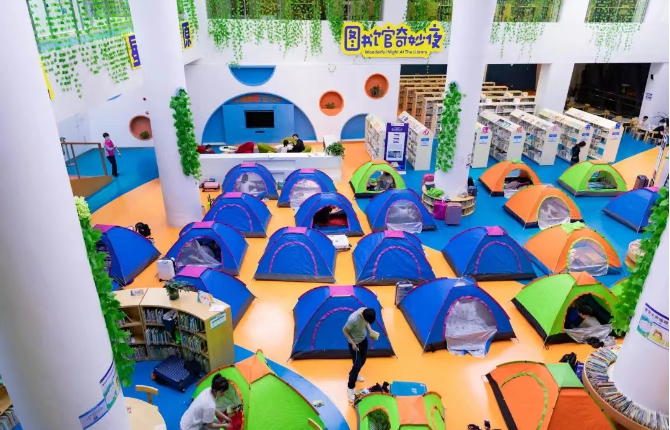 “书香长沙”夏日一景：在图书馆里搭个帐篷，与书共眠
