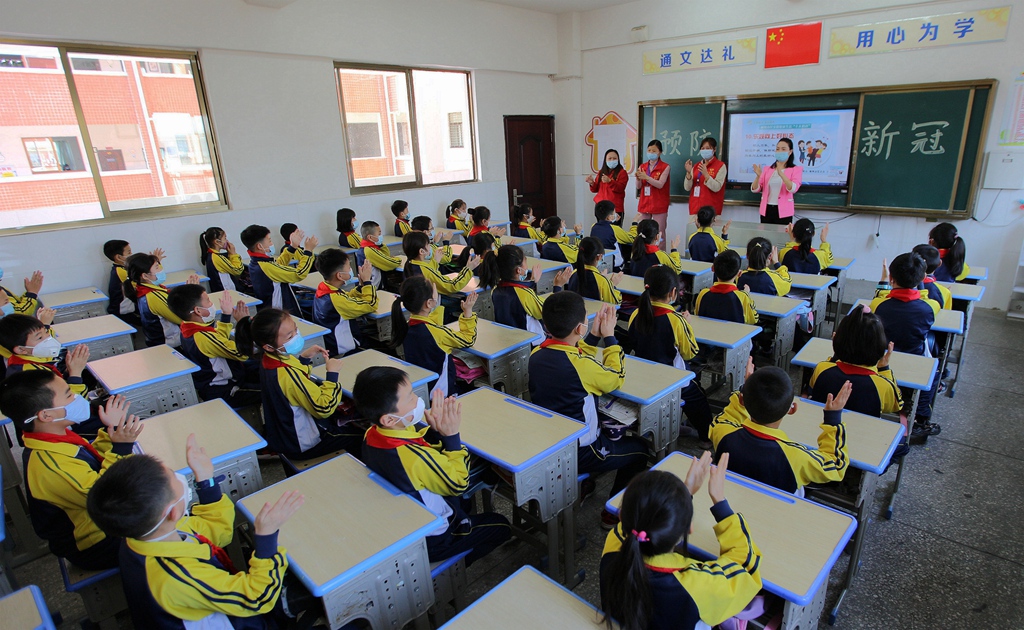 20200427郴州第十八完全小学开学第一课学习十大倡议10乐观向上好心态2.jpg