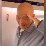 视频 | 平凡的善意也能释放耀眼光芒！这些小举动让86岁老兵含泪敬礼
