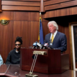 “美国的法律制度就是根据种族给人定罪的”