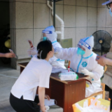 高温下劳动者特写：为千家万户，他们默默坚守