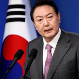 韩国，正被推向危险边缘
