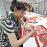 多地老龄化程度加深 如何面对人口发展新常态？——中国探索应对人口发展新趋势的生动实践