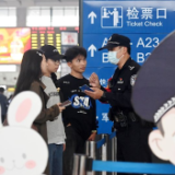 一名警察和他的280多面锦旗