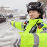 天津友谊路上的女交警：三尺岗台 十年扎根