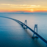 “超级工程”成旅游热门打卡地 港珠澳大桥游持续火热→