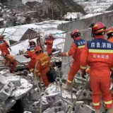 现场救援视频 | 云南镇雄山体滑坡初步核实18户47人被埋 紧急转移群众500余人