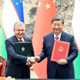 新华社权威速览 | 习近平同乌兹别克斯坦总统米尔济约耶夫会谈