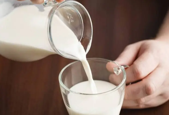天天喝牛奶真的能长高吗？真相其实不简单