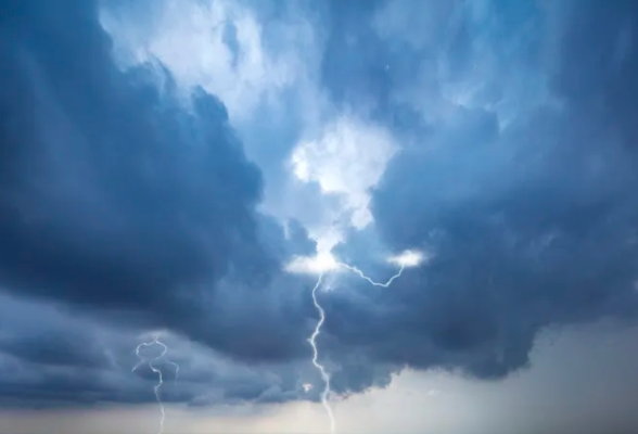 湖南东北部将有雷暴大风或冰雹天气，中央气象台继续发布强对流天气蓝色预警