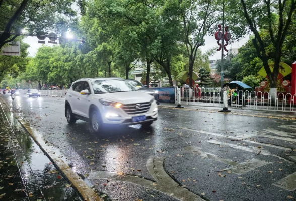 未来三天湖南多阵雨或雷阵雨 今晚至29日高温缓解 但是→