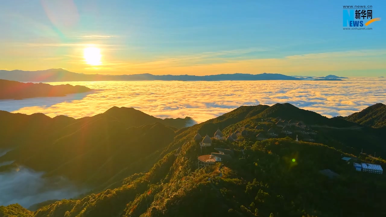 回龙山云海光影交织美如仙境