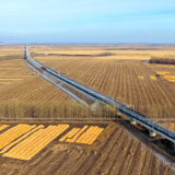 全线铺轨贯通！我国最北高铁建设进展顺利！