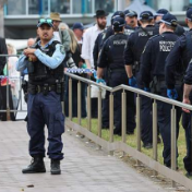 澳大利亚海滩枪击事件嫌疑人受到59项指控