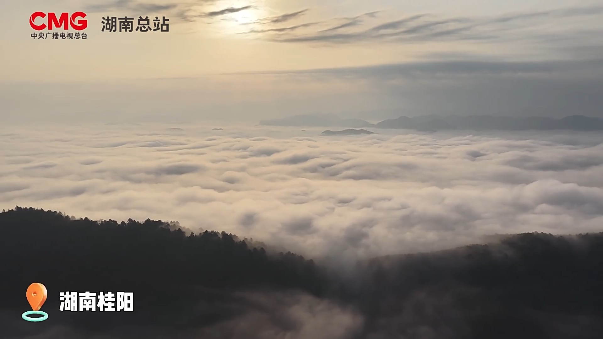 桂阳平流雾缠绕 古建筑秒变悬浮秘境