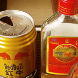 这2种饮料混着喝，可能永久损伤大脑！