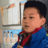 校服被写侮辱性文字,遭起哄嘲笑,9岁男孩勇敢发声!