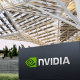 特朗普称英伟达对华出售H200芯片的收入25%上缴美国政府