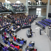 德国新一届联邦议院成立 朔尔茨政府解散