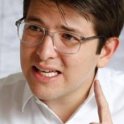 哥伦比亚右翼总统候选人遭枪击受伤 情况危急