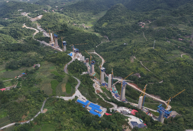 央媒看湖南丨不惧“烤”验 ！湖南在建最大铁路项目加速建设