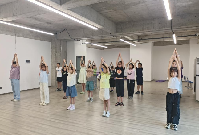 “雷锋故里”出新招 暑期“官方带娃”受欢迎