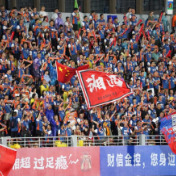 “湘超”湘西主场首战开赛 凤凰古城以球会客