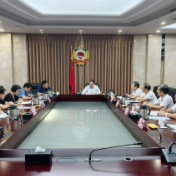 毛万春主持召开专题会议：持之以恒加强自身建设