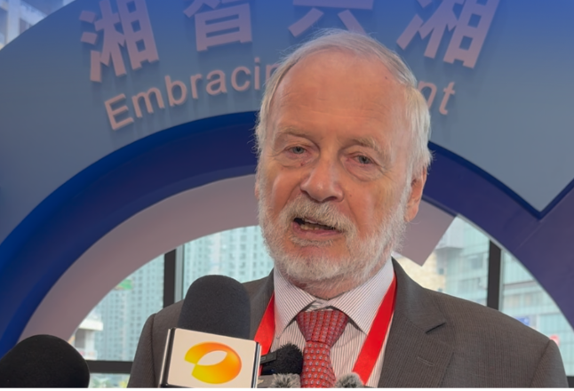 双语丨首届“湘智兴湘”大会在长沙召开 诺贝尔化学奖获得者：我会深入了解湖南的大学并开展合作