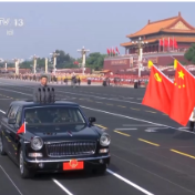阅兵式完整视频丨习近平乘车检阅地面方队 受阅方队发出豪迈誓言
