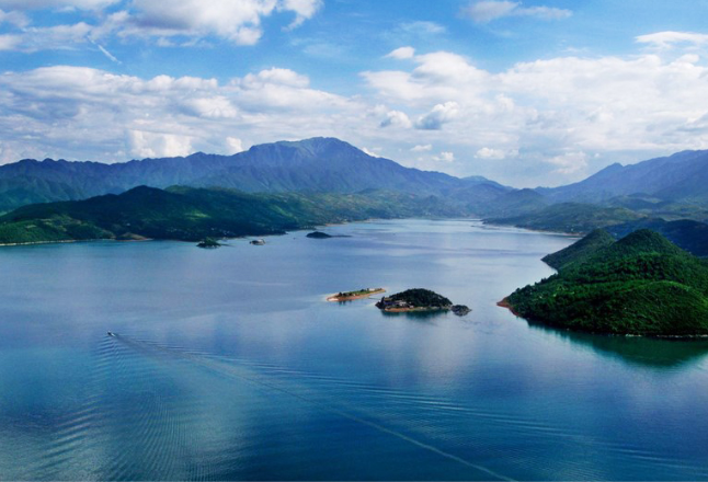 央媒看湖南丨郴州：一泓碧水滋养“绿色数据谷”