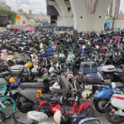 电动车停车乱象如何破局?多地探索治理良方