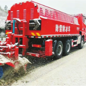 寒潮导致约165公里道路结冰、48条电力线路覆冰 湖南近10万人次上路除冰保安全