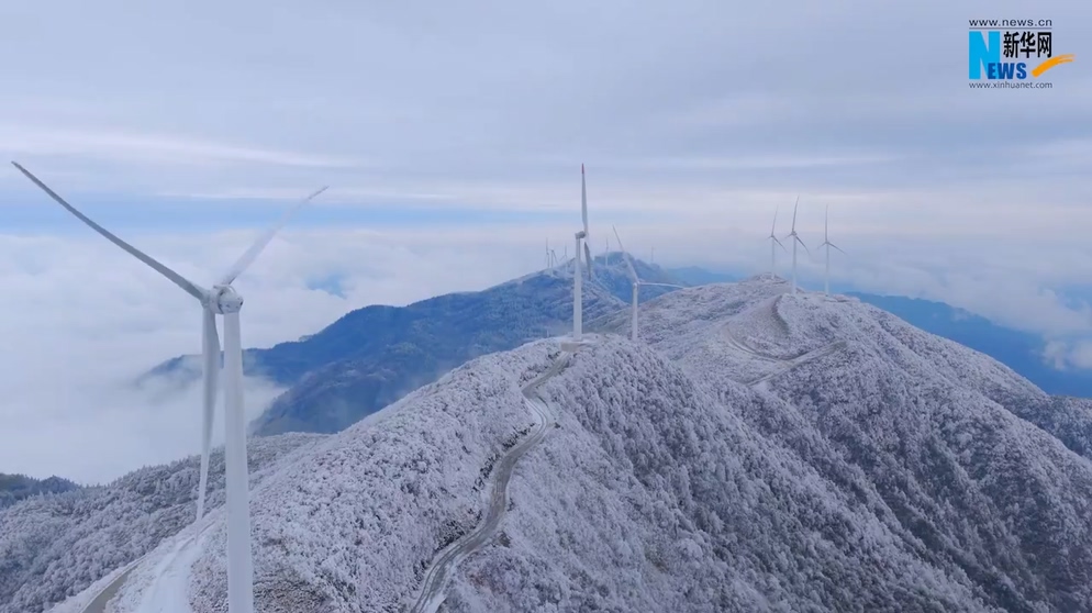 怀化西晃山：云海雾凇引游客