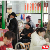 老厂房新故事②丨买菜吃饭补衣服……旧梁木下人烟阜盛