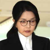 金建希首案一审宣判 获刑1年8个月